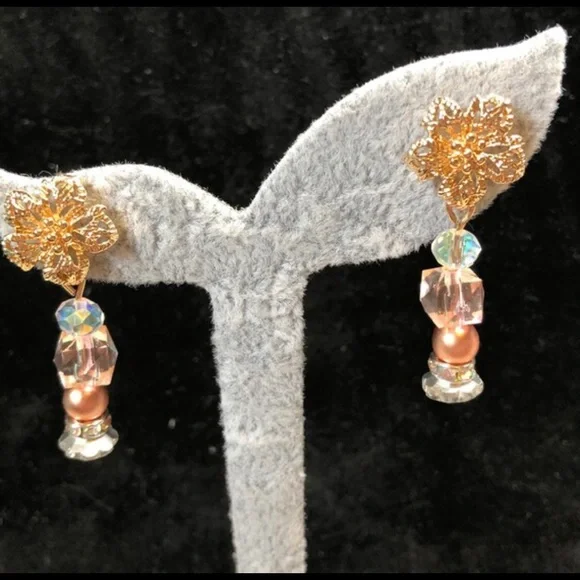 💕✨pretty Swarovski earrings in gold and pink-floral - Picture 9 of 13